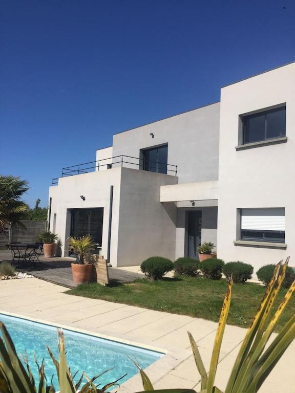 Maison Moderne Avec Piscine Chauffee Dans La Baie Du Mont St Michel 200M2 Yquelon Εξωτερικό φωτογραφία
